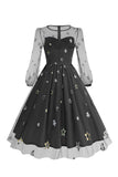 Vestido floral azul A de la década de 1950 con mangas largas