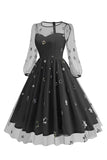 Vestido floral azul A de la década de 1950 con mangas largas