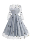 Vestido floral azul A de la década de 1950 con mangas largas