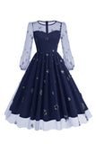 Vestido floral azul A de la década de 1950 con mangas largas