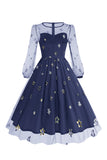 Vestido floral azul A de la década de 1950 con mangas largas