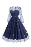 Vestido floral azul A de la década de 1950 con mangas largas