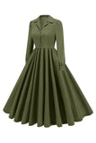 Vestido plisado de solapa con muescas verde militar de la década de 1950 con mangas largas