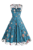 Elegante vestido midi sin mangas bordado floral color albaricoque