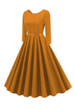 Vestido midi amarillo de cuello redondo y manga corta de línea A de la década de 1950 con cinturón