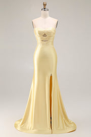 Vestido largo de fiesta con cuentas y cuentas sin tirantes amarillo con abertura