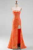 Vestido largo de graduación sin tirantes de sirena naranja brillante con abertura