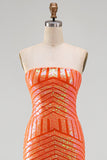 Vestido largo de graduación sin tirantes de sirena naranja brillante con abertura