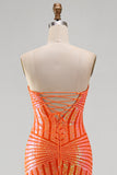 Vestido largo de graduación sin tirantes de sirena naranja brillante con abertura