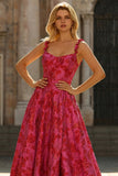 Vestido largo de graduación floral Línea A en fucsia con tirantes finos de brocado jacquard