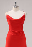 Vestido formal de tirantes de satén rojo con tirantes de espagueti