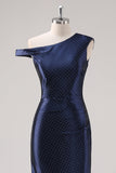 Vestido formal con cuentas de un hombro con vaina azul marino
