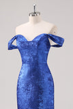 Vestido formal largo de satén azul real con hombros descubiertos y mangas desmontables