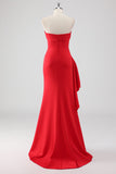 Vestido formal de vaina fruncido rojo con abertura