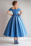 Vestido azul fuera del hombro de satén de la madre de la novia con lazo