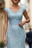 Vestido de la madre de la novia bordado en pico de sirena rojo oscuro con lentejuelas