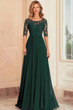 Elegante vestido largo de gasa madre de la novia con cuello de barco verde oscuro con apliques de encaje