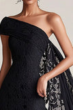 Vaina de un hombro Vestido negro de la madre de la novia con capa de encaje