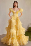 Vestido formal amarillo con volantes de una línea con hombros descubiertos