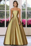 Elegante vestido de gala sin tirantes de satén dorado metálico de una línea
