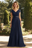 Vestido de la madre de la novia de gasa con cuentas y escote en V fruncido azul marino con mangas casquillo