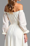 Vestido de graduación blanco con hombros descubiertos
