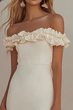 Vestido de graduación con vaina blanca con hombros descubiertos hasta el suelo