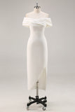Vestido de graduación asimétrico de satén mate con vaina blanca con hombros descubiertos