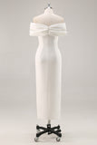 Vestido de graduación asimétrico de satén mate con vaina blanca con hombros descubiertos
