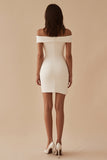 Vestido corto de graduación con vaina de hombro descubierto blanco satinado