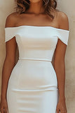Elegante vestido corto de graduación blanco satinado con hombros descubiertos