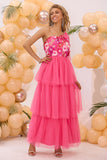 Vestido de dama de honor largo de un hombro con estampado floral de un hombro de color rosa intenso