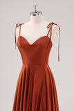Vestido de dama de honor con tirantes finos plisados A Line Rust con abertura