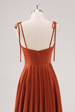 Vestido de dama de honor con tirantes finos plisados A Line Rust con abertura