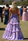 Vestido de invitada de boda lila con volantes fuera del hombro con abertura