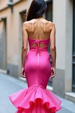 Vestido de fiesta sin tirantes de sirena de satén fucsia con dobladillo con volantes