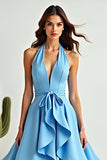 Vestido de fiesta azul con volantes halter