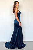 Vestido formal de satén azul marino con escote en V profundo con abertura