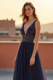 Tul azul marino con escote en V profundo Vestido formal de línea A con abalorios