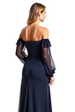 Vestido de gasa madre de la novia con volante azul marino con volante fuera del hombro y manga larga