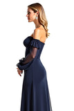 Vestido de gasa madre de la novia con volante azul marino con volante fuera del hombro y manga larga