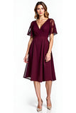 Vestido de Madre de la Novia de la Madre de la Novia con Escote en V de Encaje Cabernet hasta la Rodilla