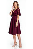 Vestido de Madre de la Novia de la Madre de la Novia con Escote en V de Encaje Cabernet hasta la Rodilla