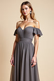 A Line Steel Grey Off The Shoulder Vestido largo de dama de honor fruncido