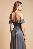 A Line Steel Grey Off The Shoulder Vestido de dama de honor largo de satén