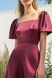 Vestido formal de satén burdeos con cuello cuadrado de línea A y manga corta