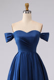 Vestido formal largo de satén azul marino con abertura