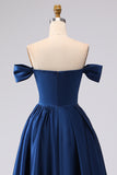 Vestido largo largo de satén azul marino con corte corta y hombros