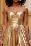Vestido de fiesta largo con purpurina y tirantes finos dorados con abertura