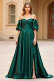 Vestido de fiesta largo de satén con mangas abullonadas con hombros descubiertos en verde oscuro con abertura
